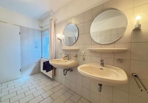 Badezimmer EG