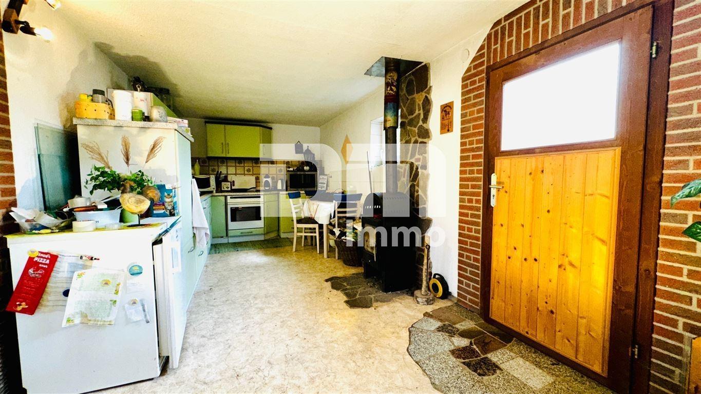 Nebengebäude mit Garage / Innenbereich