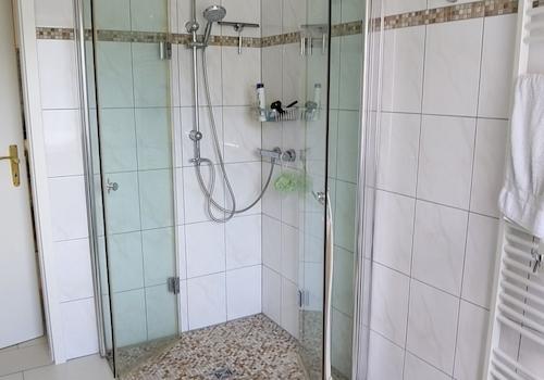 Dusche,bodengleich_Fußbod.hzg