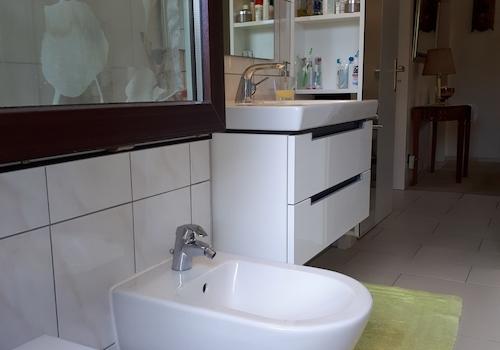 Bad - Bidet, Fußbodenhzg.
