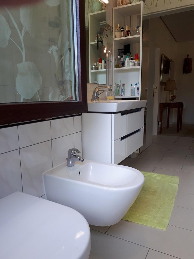 Bad - Bidet, Fußbodenhzg.