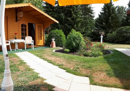 Weg zum Gartenhaus