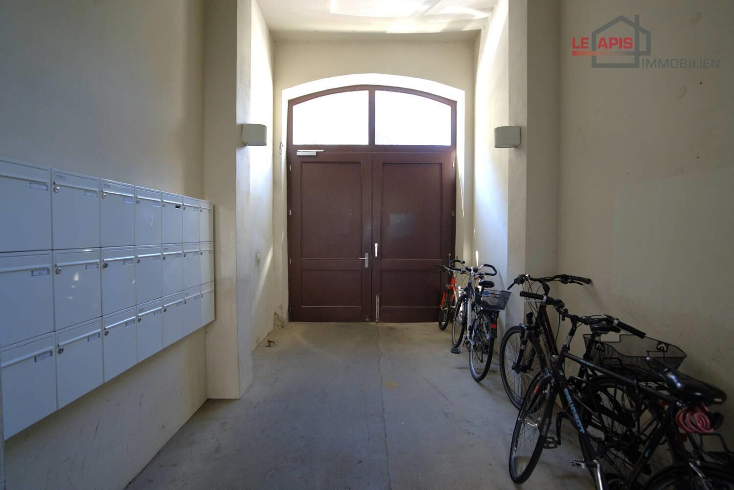Hauseingang Durchgang zum Treppenhaus