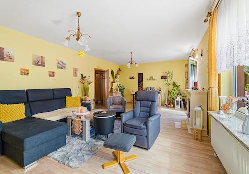 Großes, helles Wohnzimmer