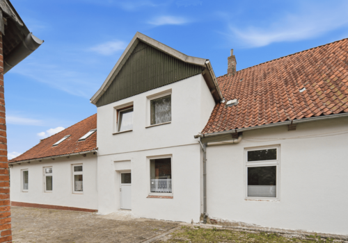 Rückseite mit kleinem Hof