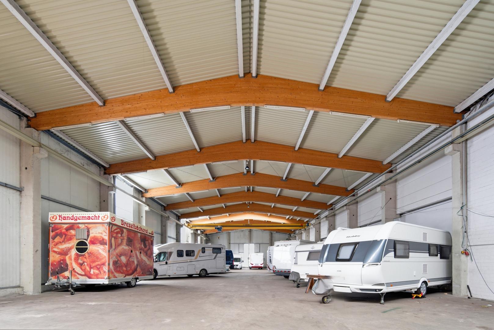 Weitere große Halle mit knapp 1000qm Fläche