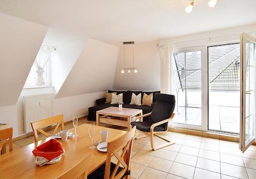 2. Blick in den Wohn-, Essbereich