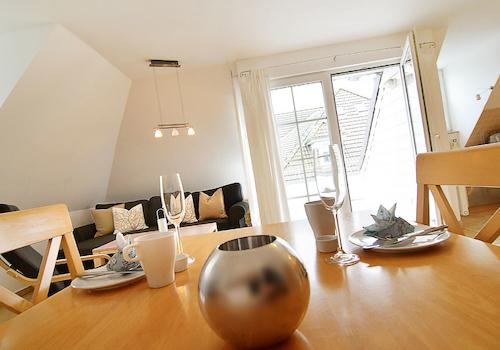 6. Blick in den Wohn-, Essbereich