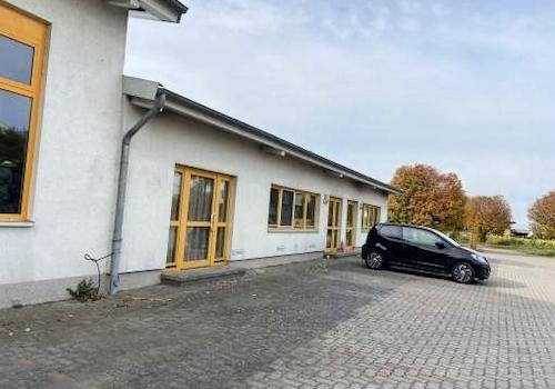 Frontansicht Nebengebäude Wohnungen