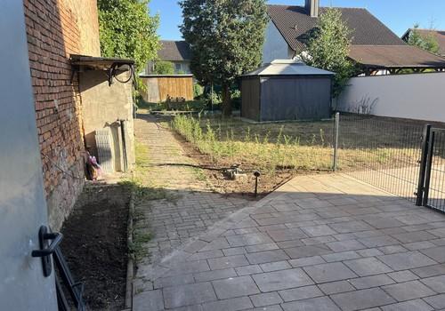 Garten erreichbar durch Garage