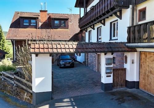 KI-generiert: Eingangsportal - hier geht's rein...