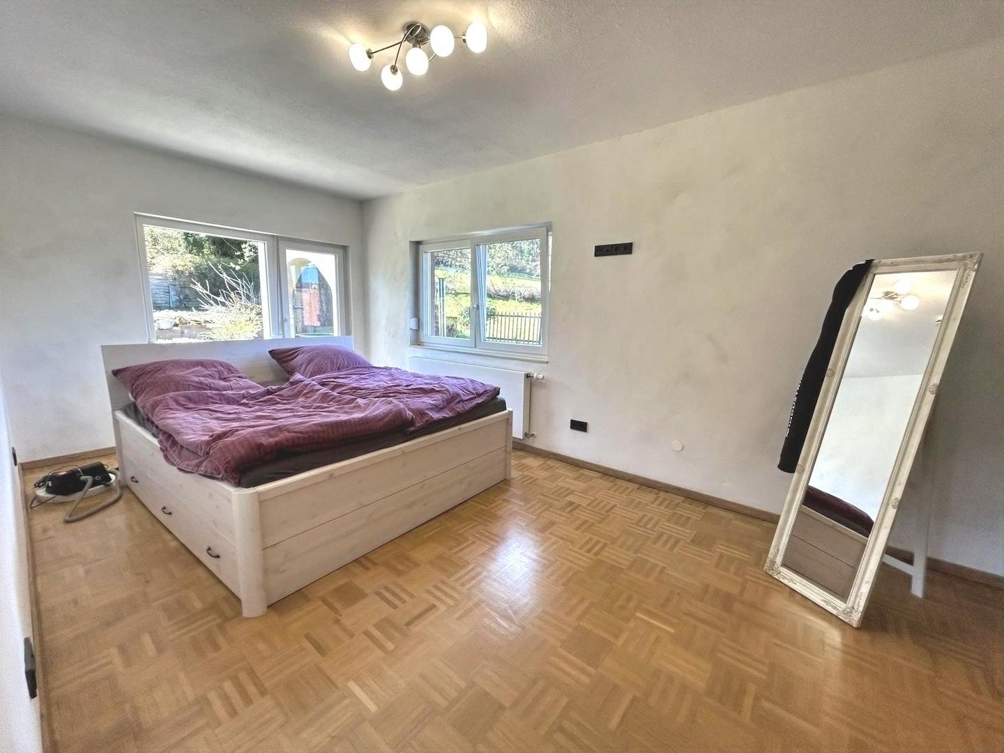 KI-generiert: Elternschlafzimmer im OG