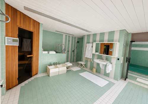 Bad bei Sauna und Schwimmbad