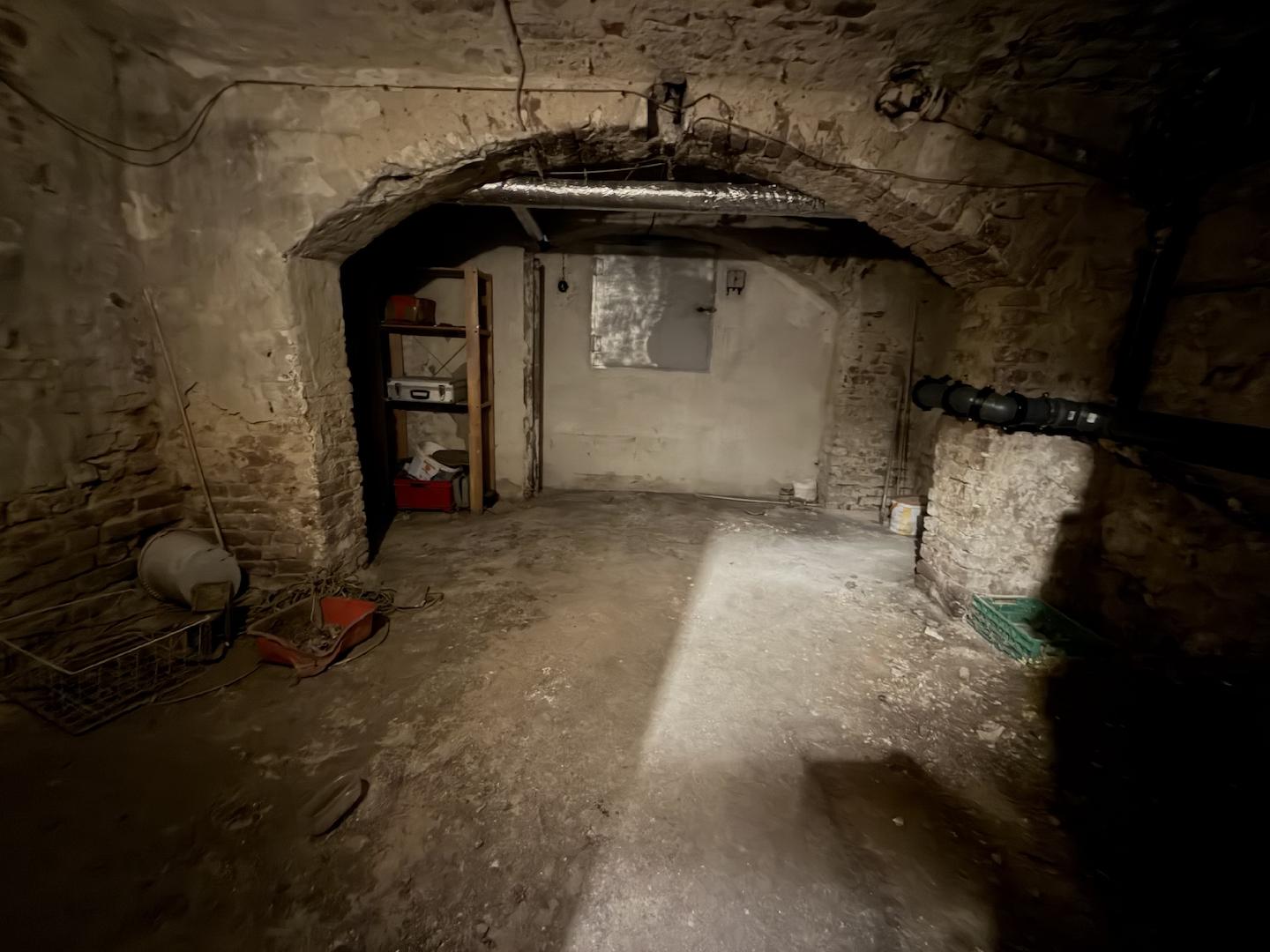 Keller