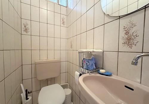 separates WC