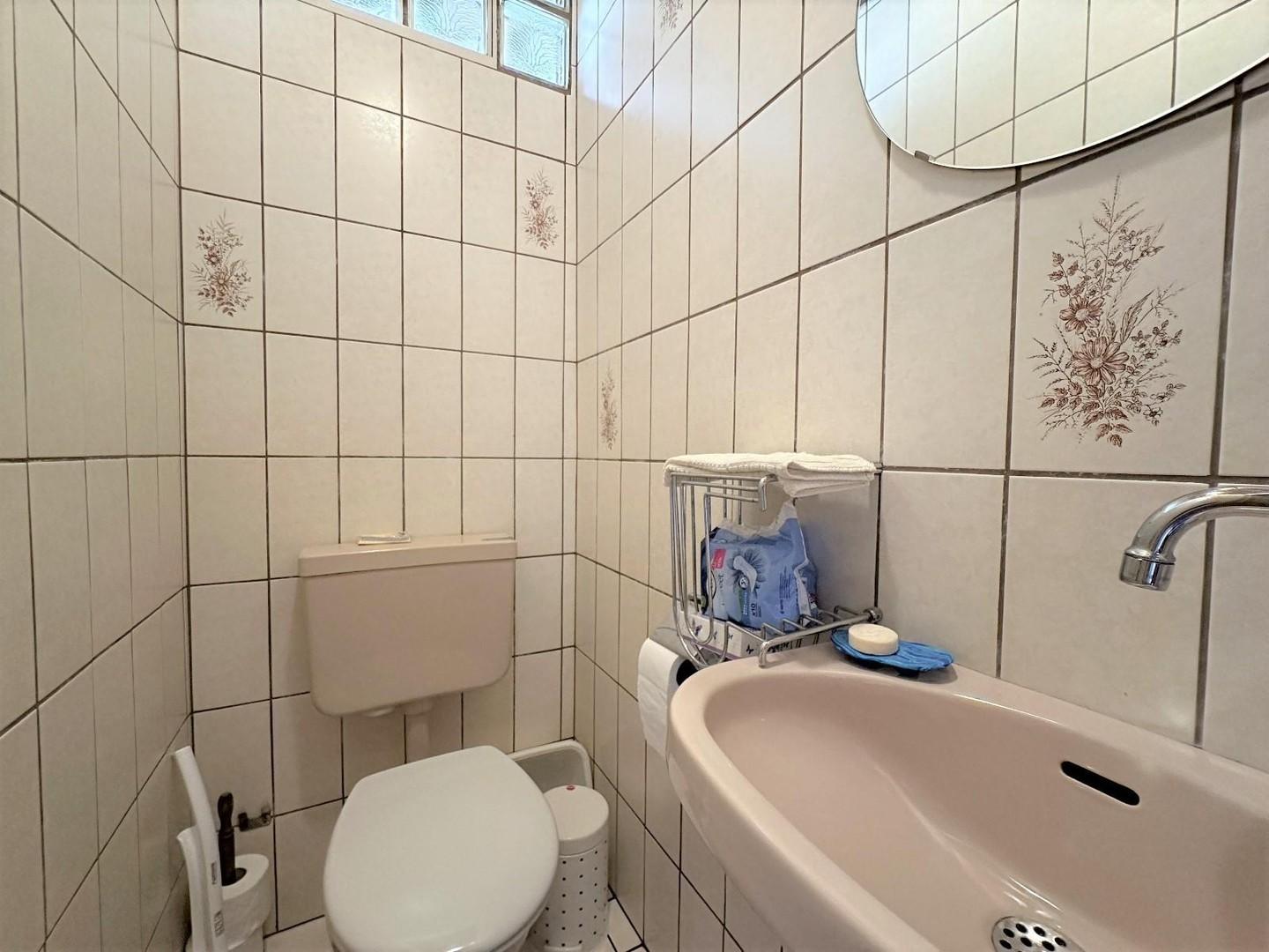separates WC