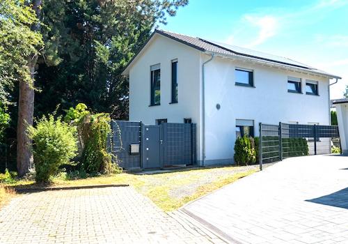 Straßenansicht / Zufahrt