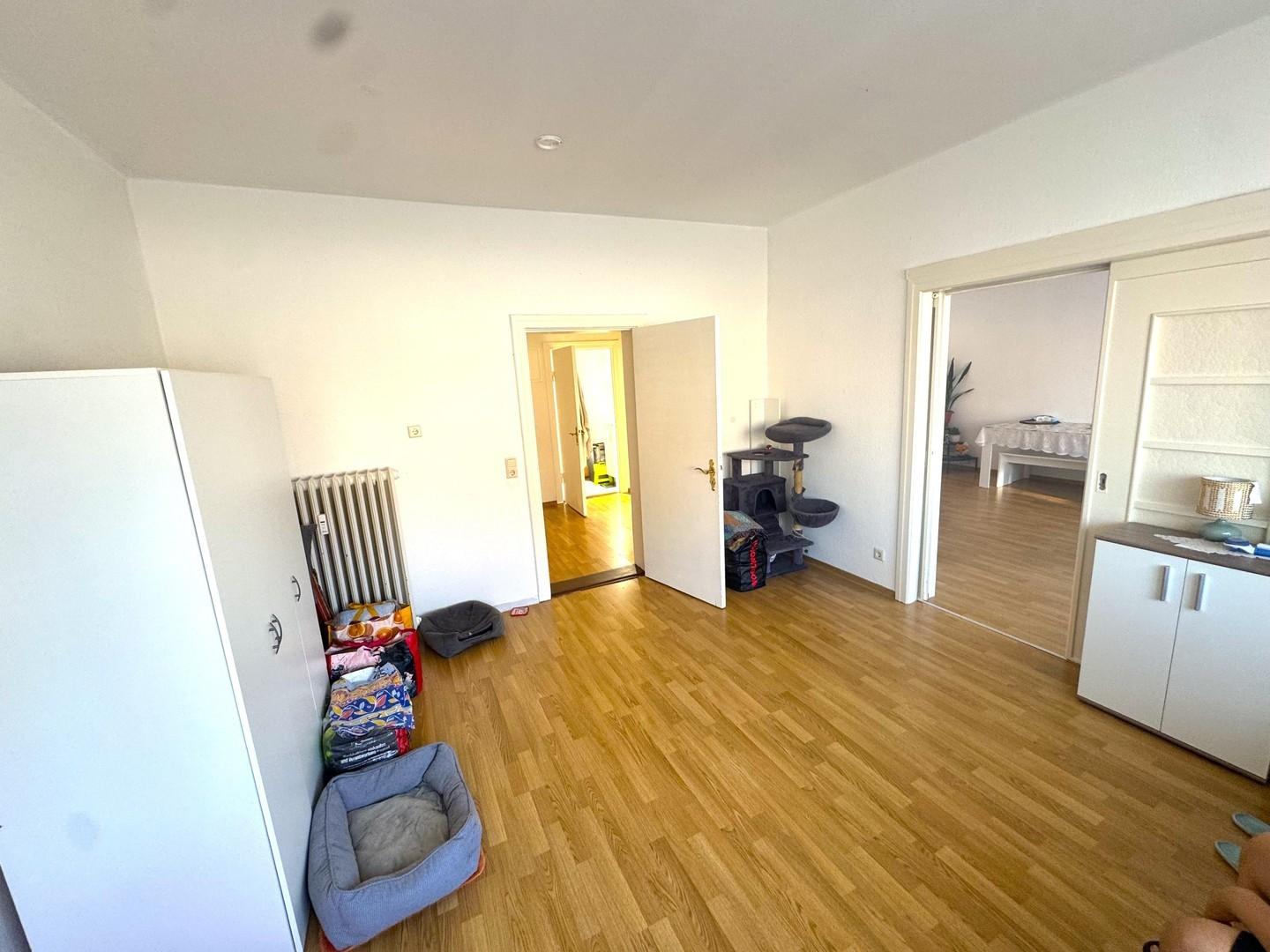 Wohn-/Esszimmer mit Schiebetür