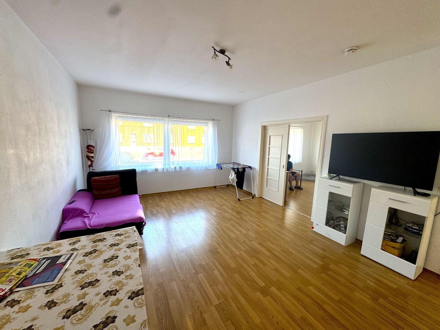 Wohn-/Esszimmer mit Schiebetür