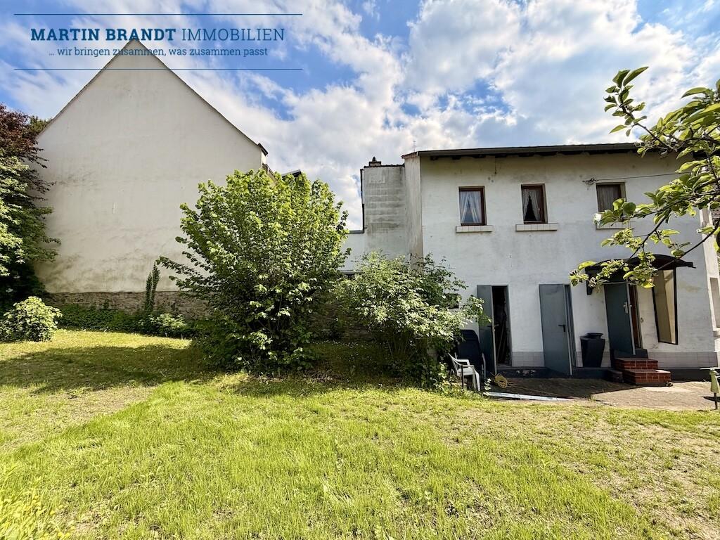 Grundstück mit Gartenhaus