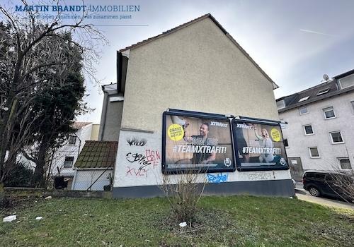 Werbetafel am Haus
