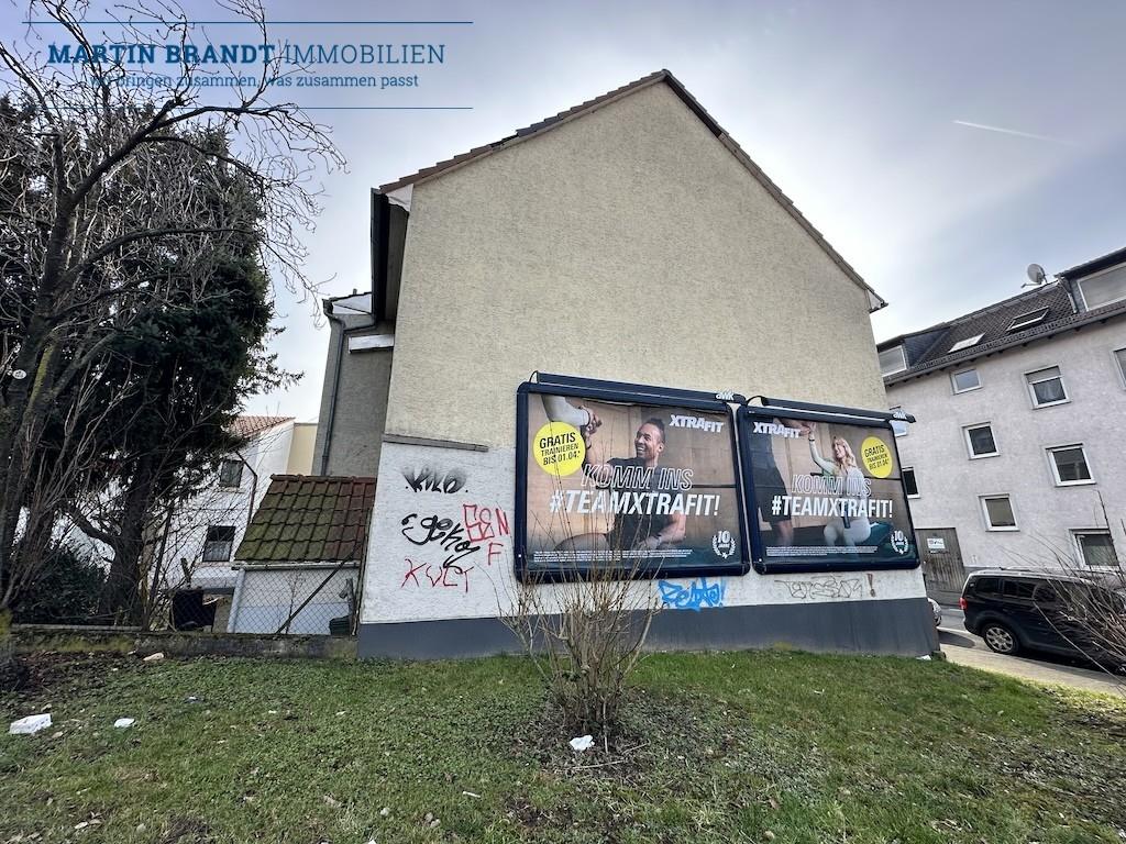Werbetafel am Haus