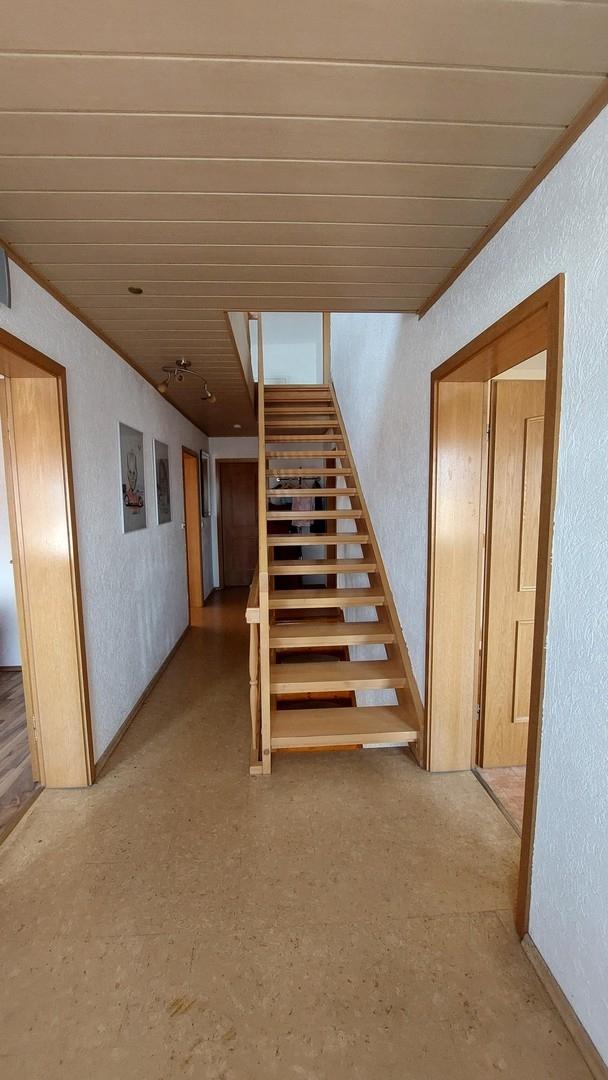 Flurmit Treppe zum Dachgeschoß