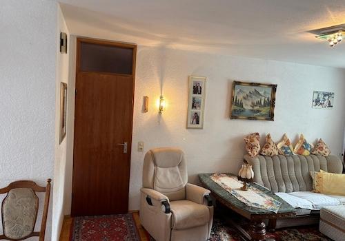 Wohnzimmer - Tür zum Bad/WC