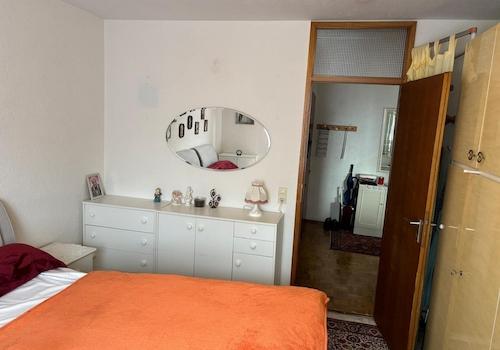 Schlafzimmer I und Flur