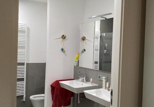 gr. Bad , WC und Dusche, 2 Was