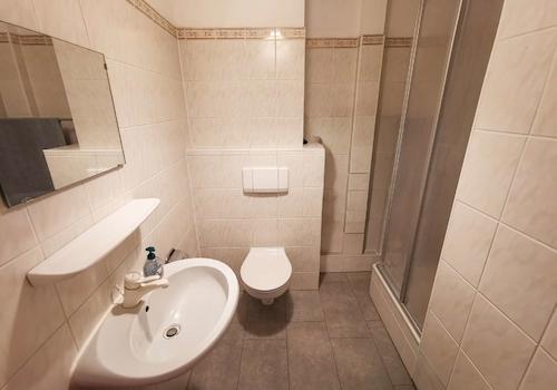 Badezimmer mit Dusche