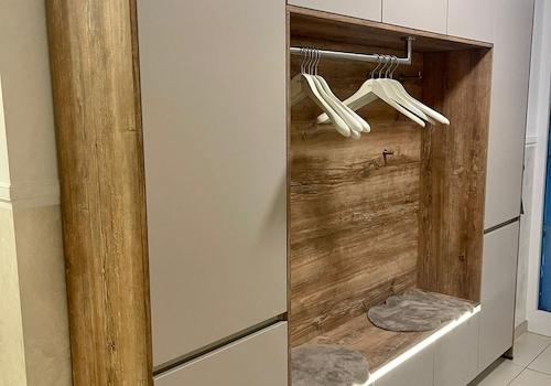 Garderobe EG