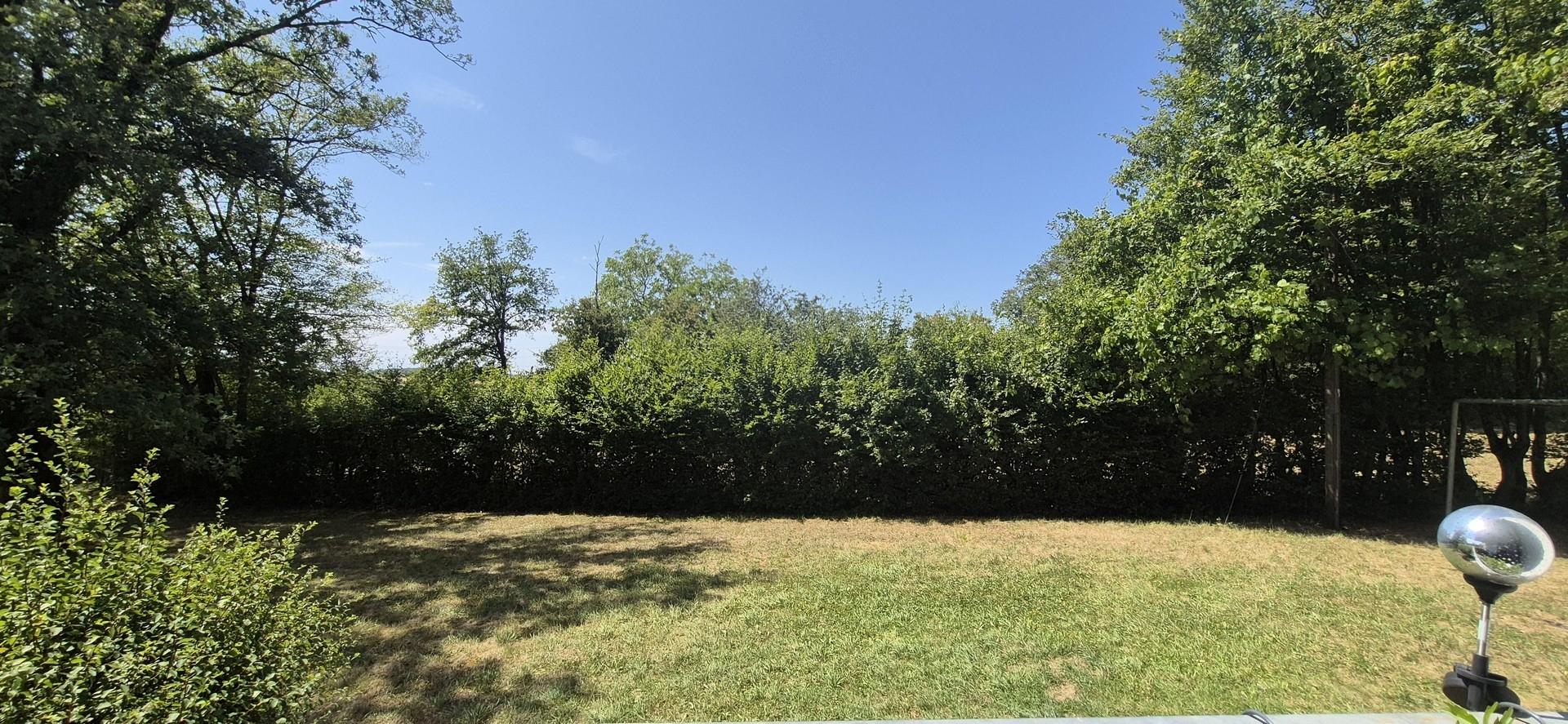 Blick vom Balkon in den Garten