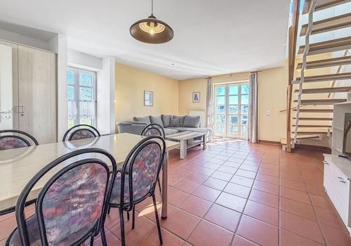 Wohnzimmer mit Essplatz