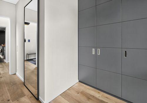 Großzügige Familien-Garderobe im EG