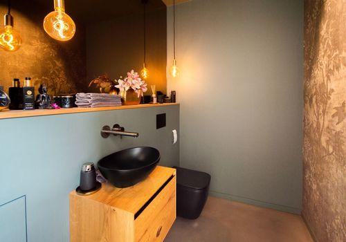Modernes Gäste-WC im EG