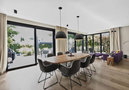 Omnipräsente Helligkeit und Terrassenzugang