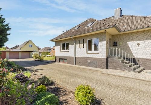 Grundstücksauffahrt zur Garagenanlage