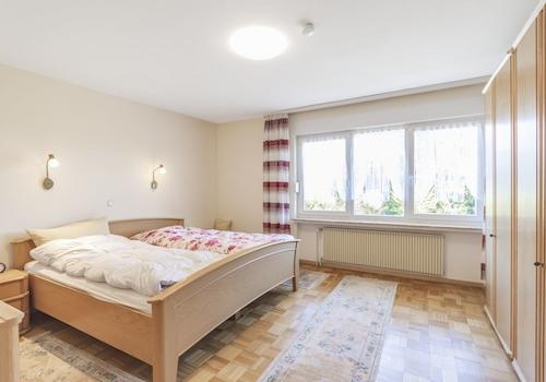Großes Schlafzimmer im EG