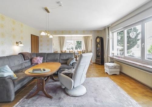 Wohnzimmer mit Essbereich
