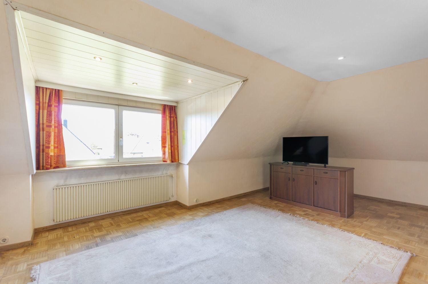 Schlafzimmer-2 mit Gaube im DG
