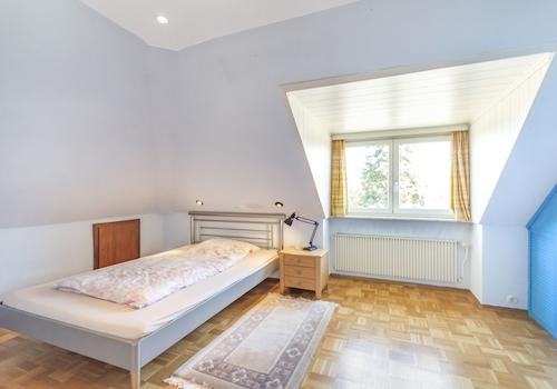 Schlafzimmer-1 mit Gaube im DG
