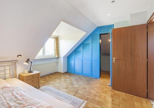 Schlafzimmer-1 mit Ankleide im DG
