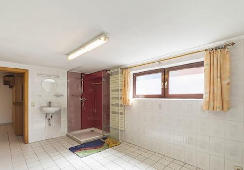 Duschbad zur Sauna im UG
