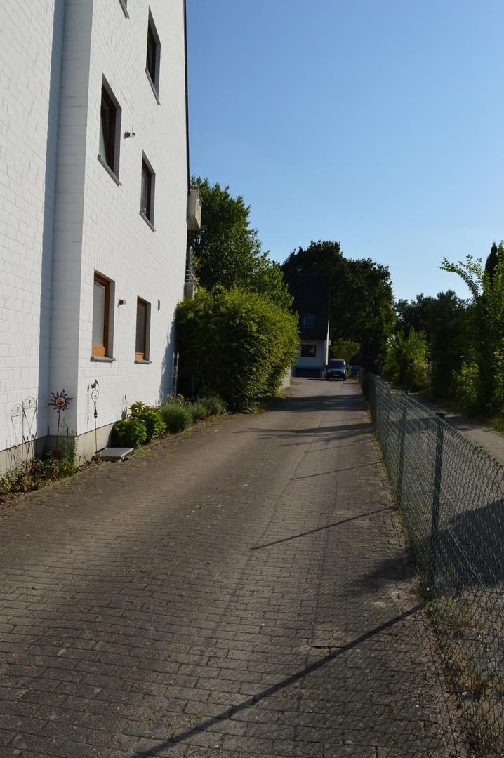 Zufahrt in 2. Reihe