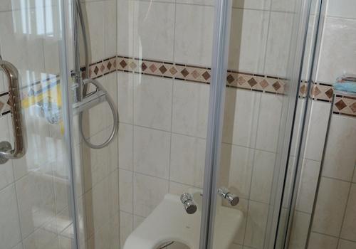 Bad mit Dusche EG