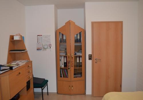 Arbeits- o. Kinderzimmer OG