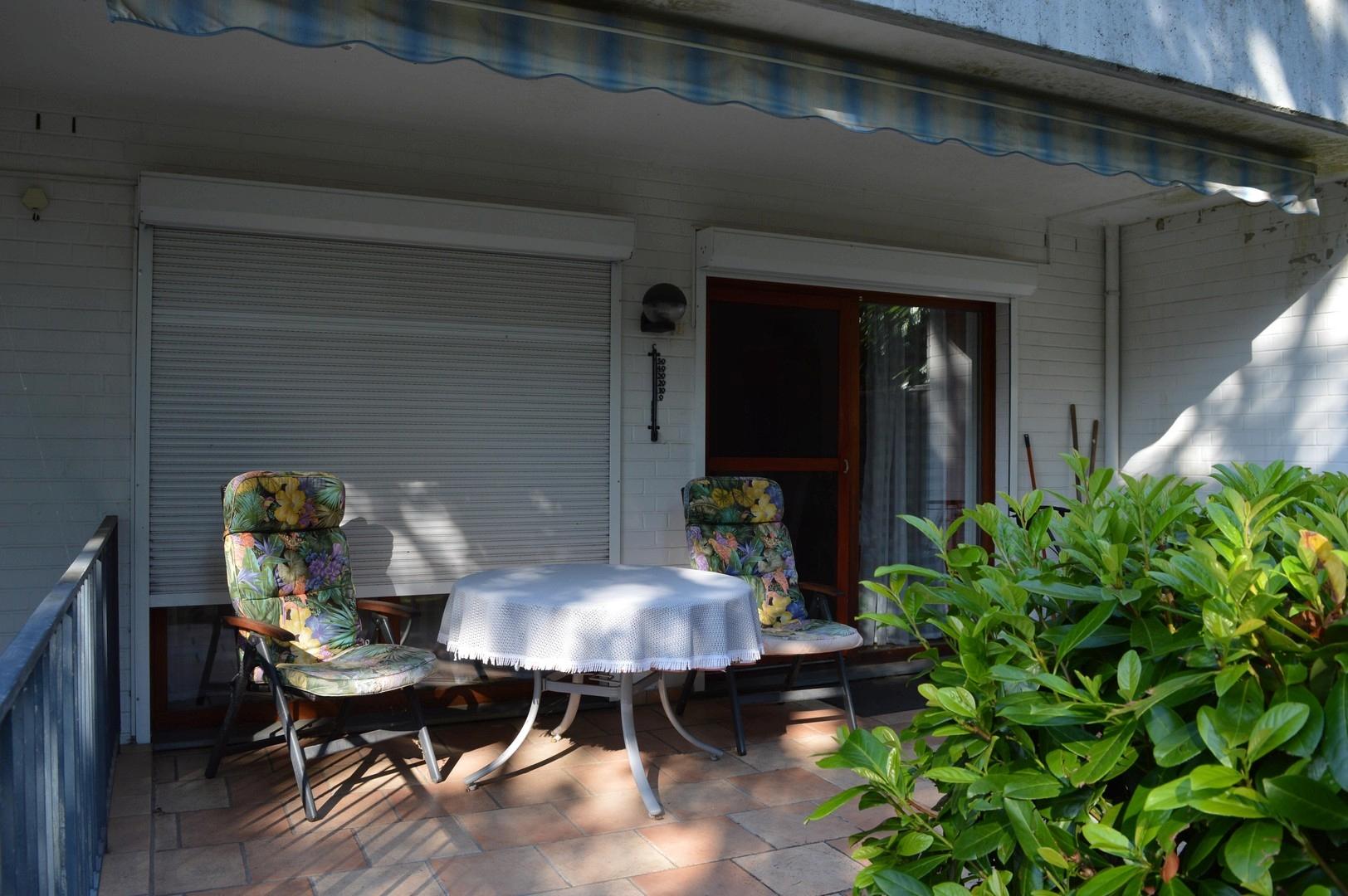 Terrasse EG mit Rolladen