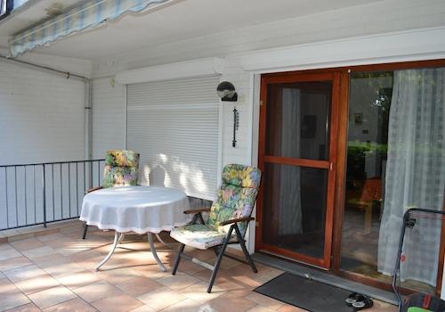 Schöne Terrasse mit Markise