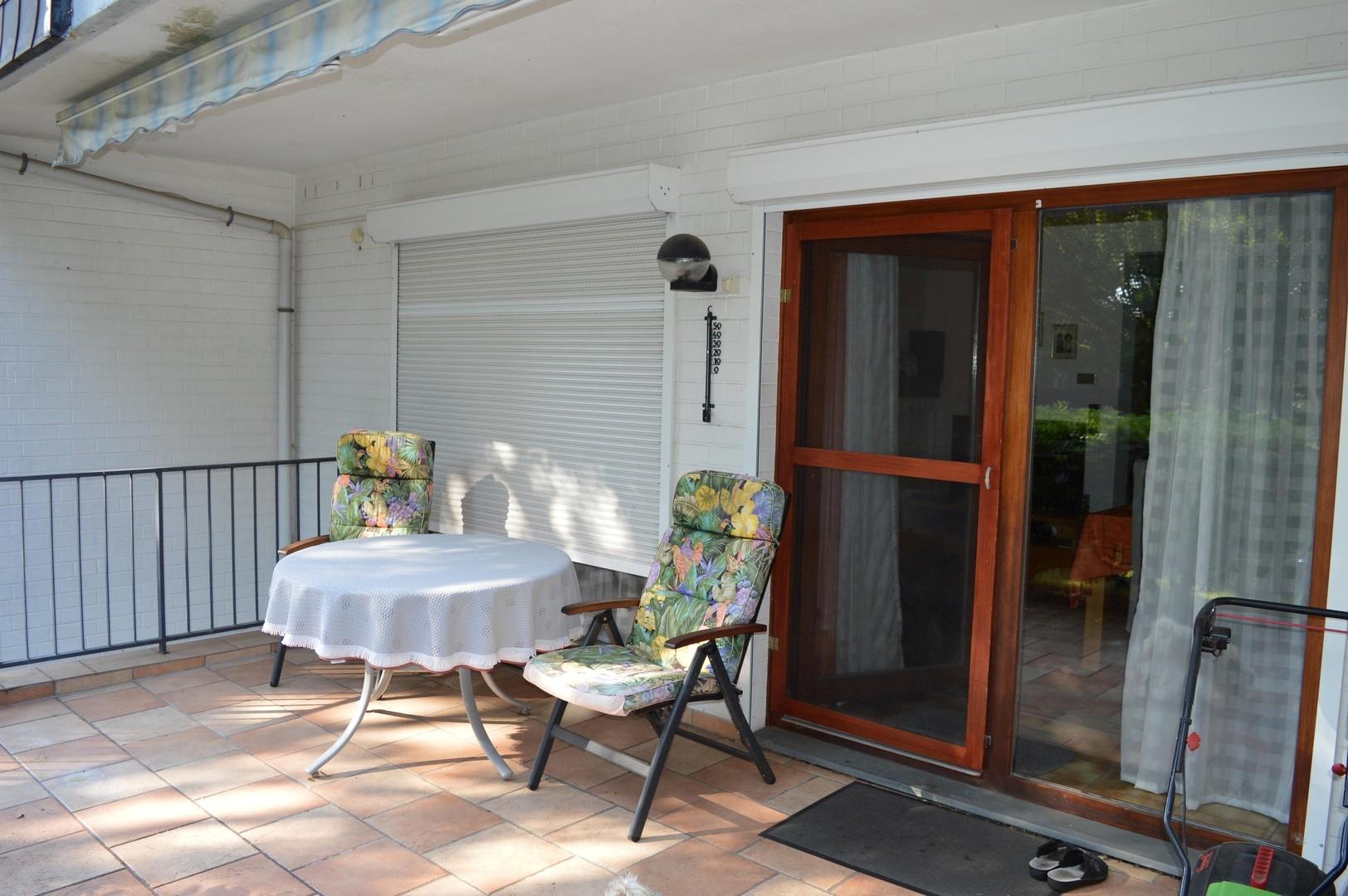 Schöne Terrasse mit Markise